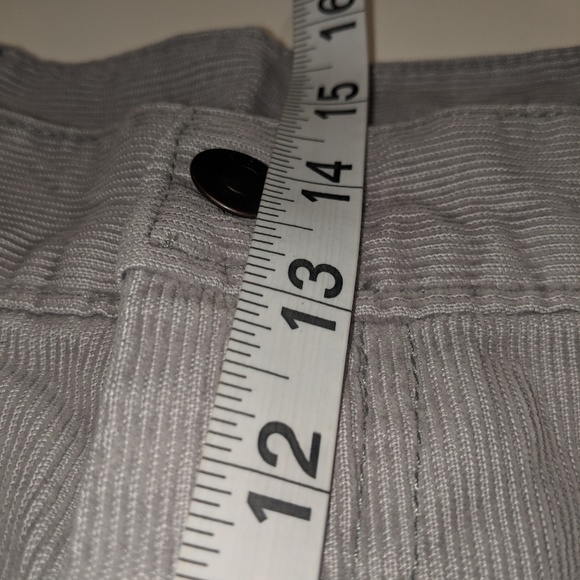 Gap 1969 Fog Grey Surf Short - Picture 3 of 7